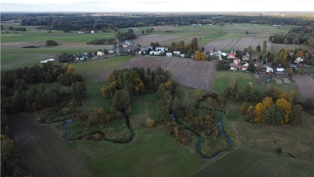 Foto: Meandry Swidra od strony Bork