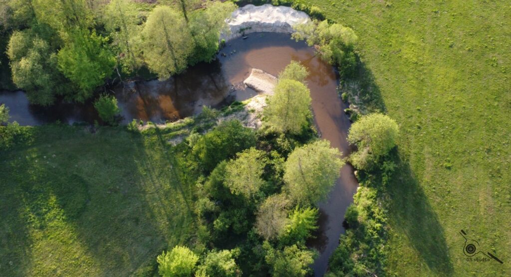 Foto: Zakole rzeki Świder od strony wsi Borki - widok z góry